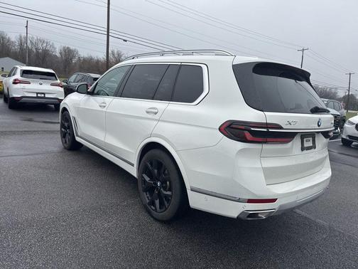 Alpine White 2023 BMW X7 xDrive40i