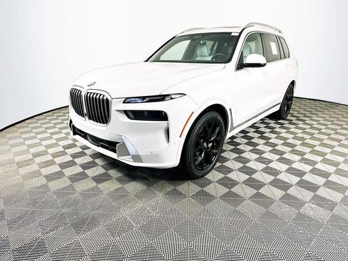 Alpine White 2023 BMW X7 xDrive40i