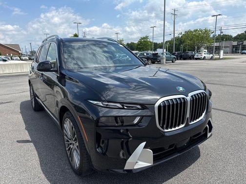Black Sapphire Metallic 2026 BMW X7 xDrive40i