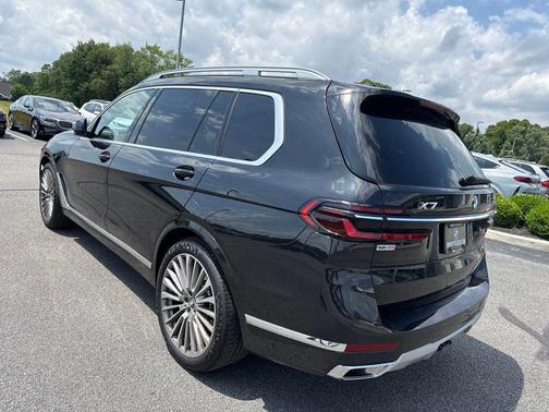 Black Sapphire Metallic 2026 BMW X7 xDrive40i