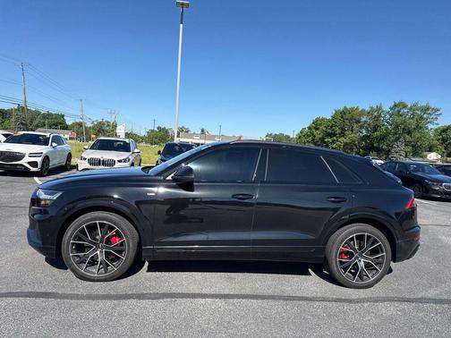 Mythos Black Metallic 2023 Audi Q8 55 Prestige