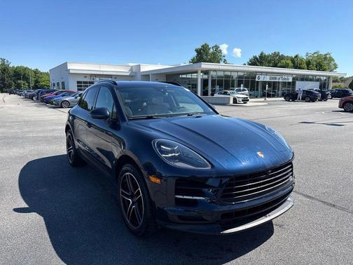 Sapphire Blue Metallic 2021 Porsche Macan Macan
