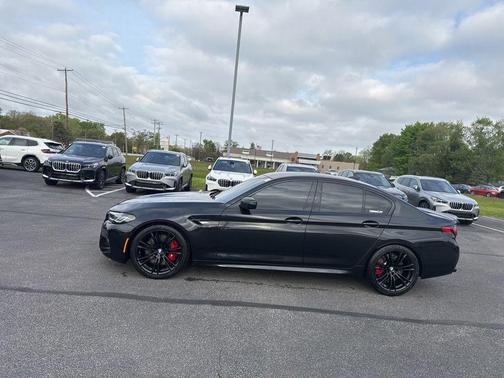 Black Sapphire Metallic 2021 BMW M5 Base