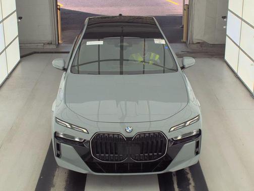 Brooklyn Grey Metallic 2025 BMW 760 xDrive