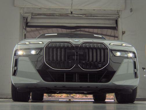 Brooklyn Grey Metallic 2025 BMW 760 xDrive