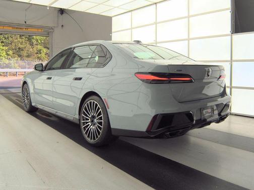 Brooklyn Grey Metallic 2025 BMW 760 xDrive