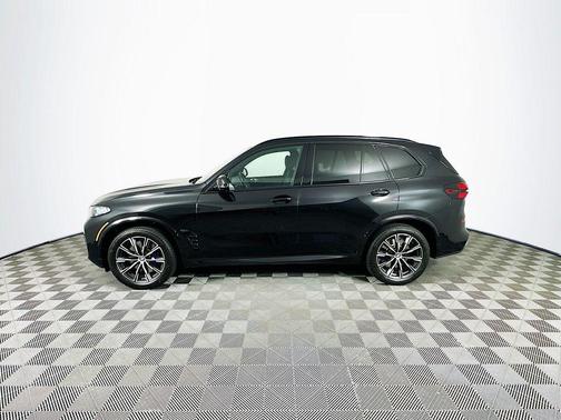 2025 BMW X5 M60i