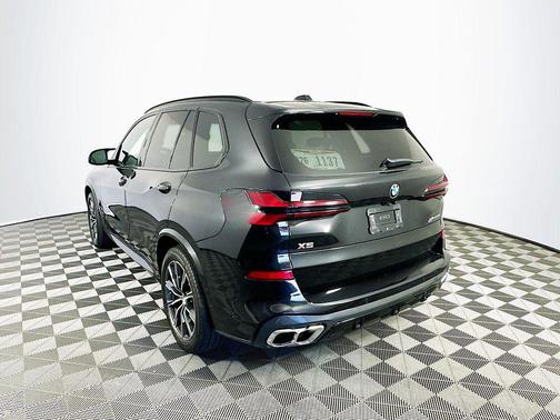2025 BMW X5 M60i