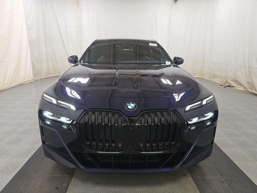 Tanzanite Blue II Metallic 2023 BMW 760 i xDrive