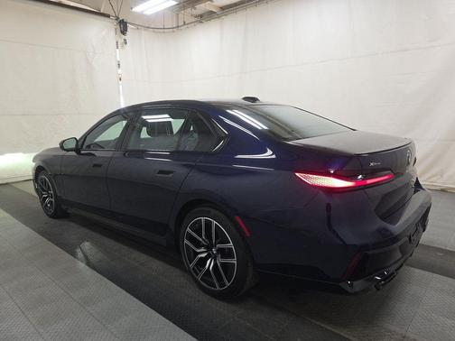 Tanzanite Blue II Metallic 2023 BMW 760 i xDrive