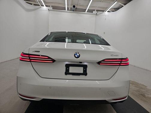 Mineral White Metallic 2026 BMW 540 xDrive
