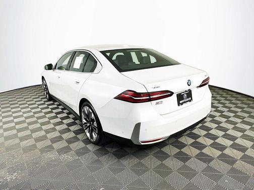 Mineral White Metallic 2026 BMW 540 xDrive