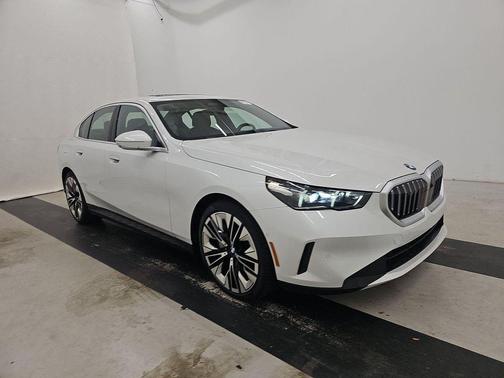 Mineral White Metallic 2026 BMW 540 xDrive