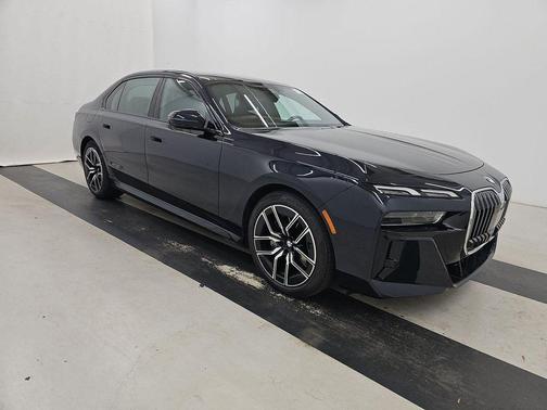 Carbon Black Metallic 2025 BMW 740 xDrive
