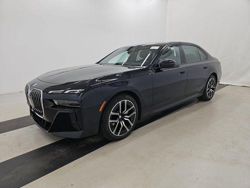 Carbon Black Metallic 2025 BMW 740 xDrive