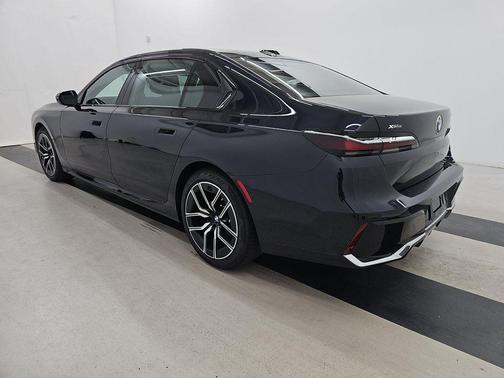 Carbon Black Metallic 2025 BMW 740 xDrive