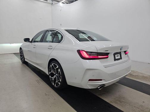 Mineral White Metallic 2025 BMW 330 xDrive