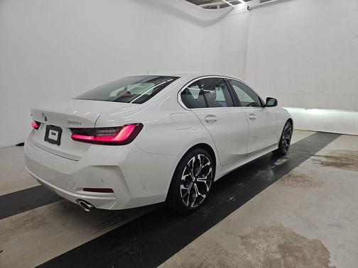 Mineral White Metallic 2025 BMW 330 xDrive