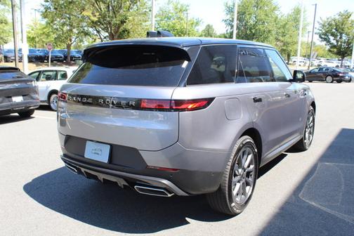 2025 Land Rover Range Rover Sport SE