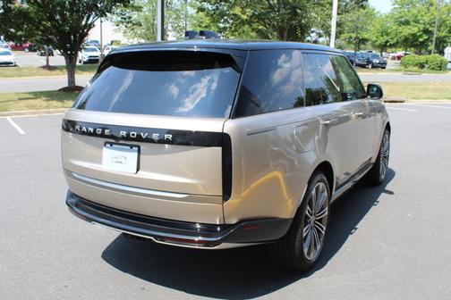 2025 Land Rover Range Rover SE