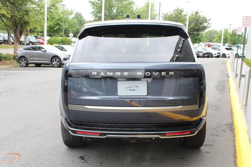 2025 Land Rover Range Rover SE