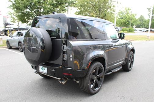 2025 Land Rover Defender V8