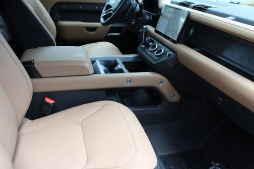 2025 Land Rover Defender V8
