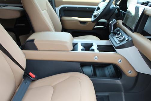 2025 Land Rover Defender X-Dynamic SE