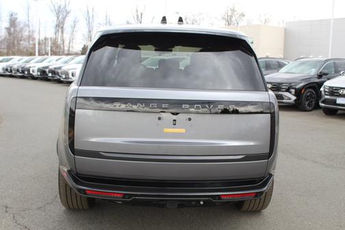2025 Land Rover Range Rover SE