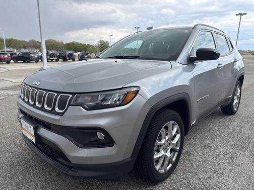 2022 Jeep Compass Latitude Lux