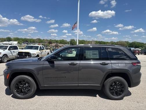 2025 Jeep Grand Cherokee Laredo