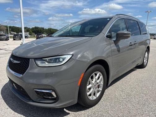 2022 Chrysler Pacifica Touring-L