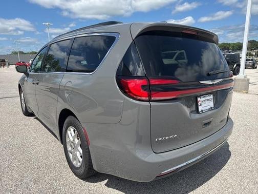 2022 Chrysler Pacifica Touring-L