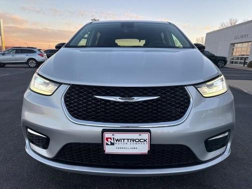 2024 Chrysler Pacifica Touring-L