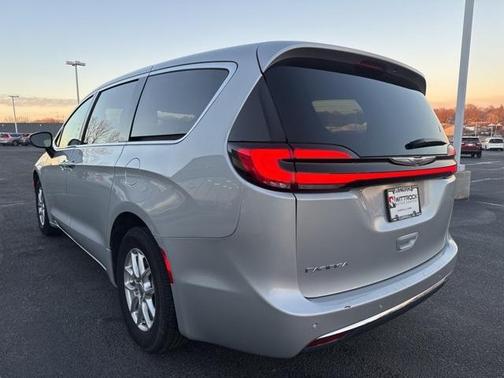 2024 Chrysler Pacifica Touring-L