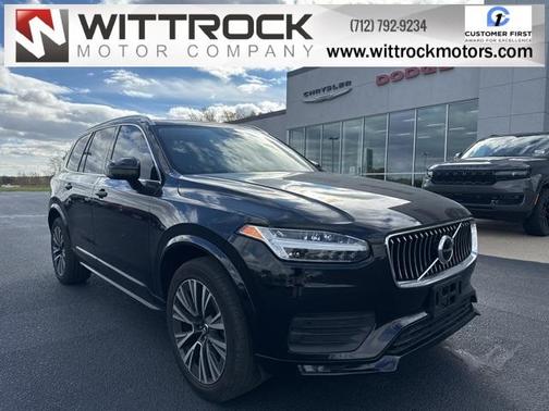 2022 Volvo XC90 T6 Momentum 7 Passenger