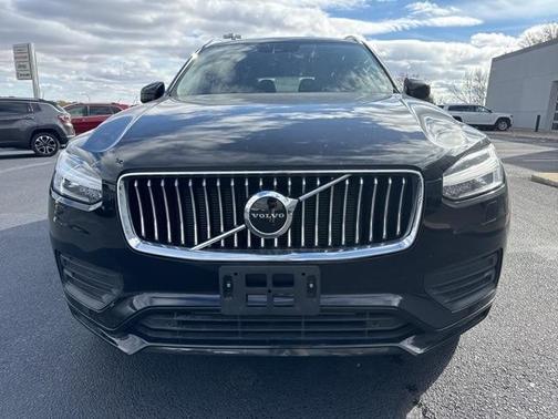 2022 Volvo XC90 T6 Momentum 7 Passenger