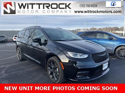 2024 Chrysler Pacifica Touring-L