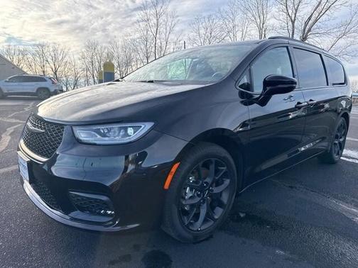2024 Chrysler Pacifica Touring-L