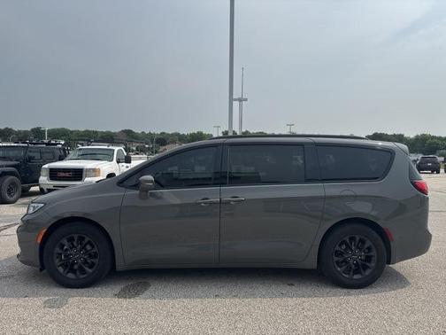 2022 Chrysler Pacifica Touring-L