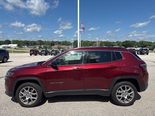 2022 Jeep Compass Latitude Lux