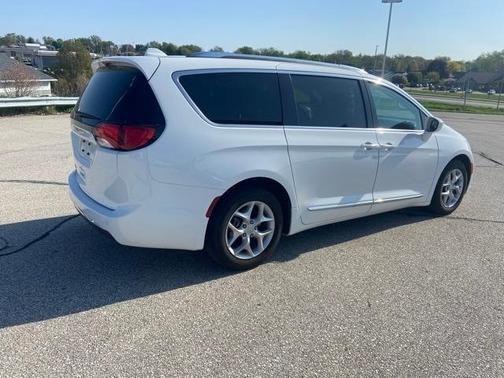 2018 Chrysler Pacifica Touring-L Plus