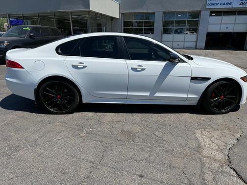 Glacier White Metallic 2017 Jaguar XF 35t R-Sport AWD