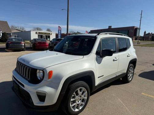 Alpine White Clearcoat 2022 Jeep Renegade Latitude