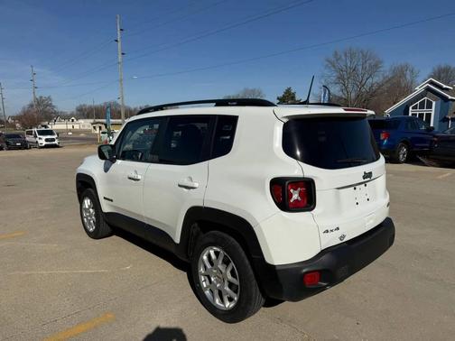 Alpine White Clearcoat 2022 Jeep Renegade Latitude
