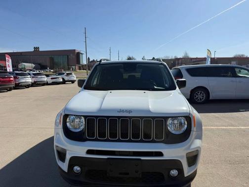 Alpine White Clearcoat 2022 Jeep Renegade Latitude