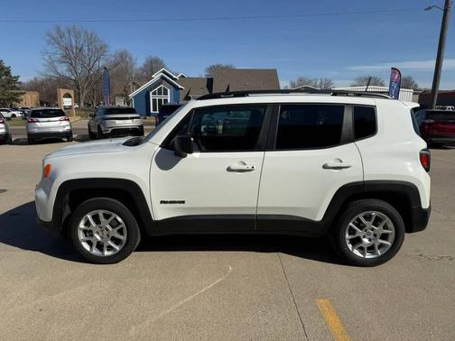 Alpine White Clearcoat 2022 Jeep Renegade Latitude