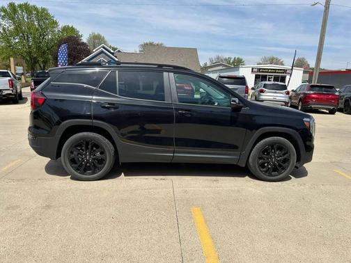 Ebony Twilight Metallic 2022 GMC Terrain SLE