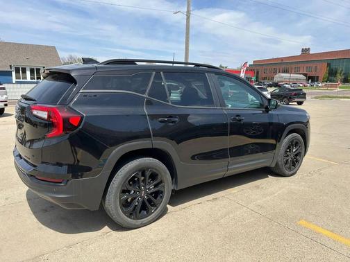 Ebony Twilight Metallic 2022 GMC Terrain SLE