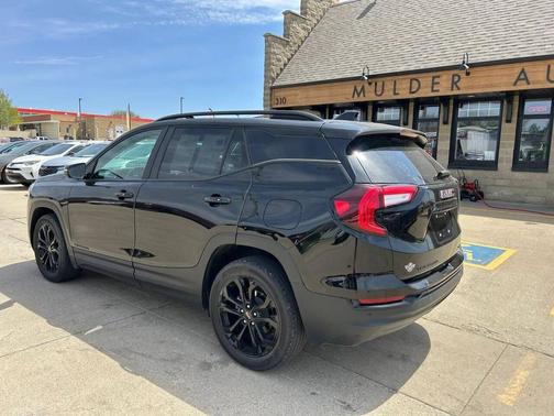 Ebony Twilight Metallic 2022 GMC Terrain SLE